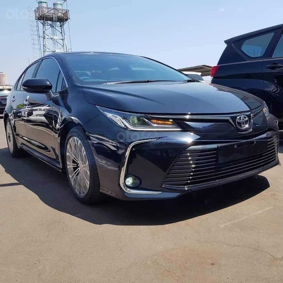 Toyota Corolla Altis và Mazda 3 - Cuộc chiến của "kẻ bị phế truất" và "ông vua đương nhiệm" - Ảnh 1.