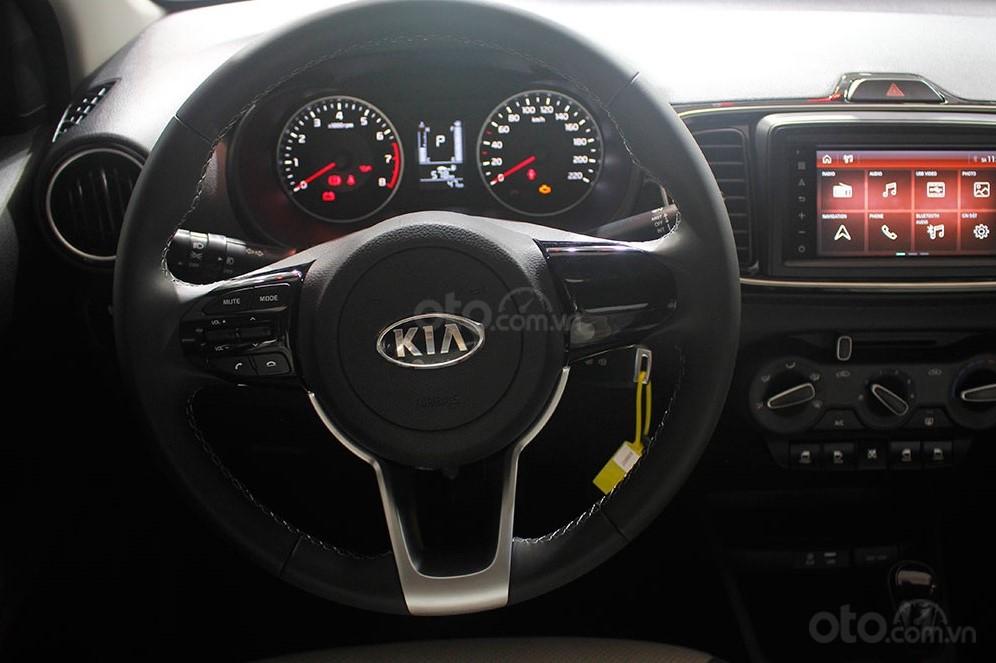 Kia Soluto 2019 sở hữu vô lăng bọc da 3 chấu êm ái, rất tròn trịa và đẹp mắt 1