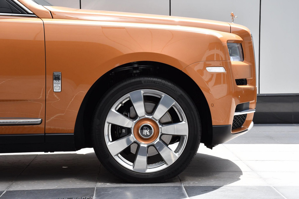 Ngắm chiếc Rolls-Royce Cullinan ngoại thất màu nâu Tuscan Sun tại Abu Dhabi a4