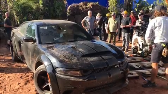 Dodge Charger SRT Hellcat Widebody sánh vai cùng Vin Diesel trong Fast and Furious 9.
