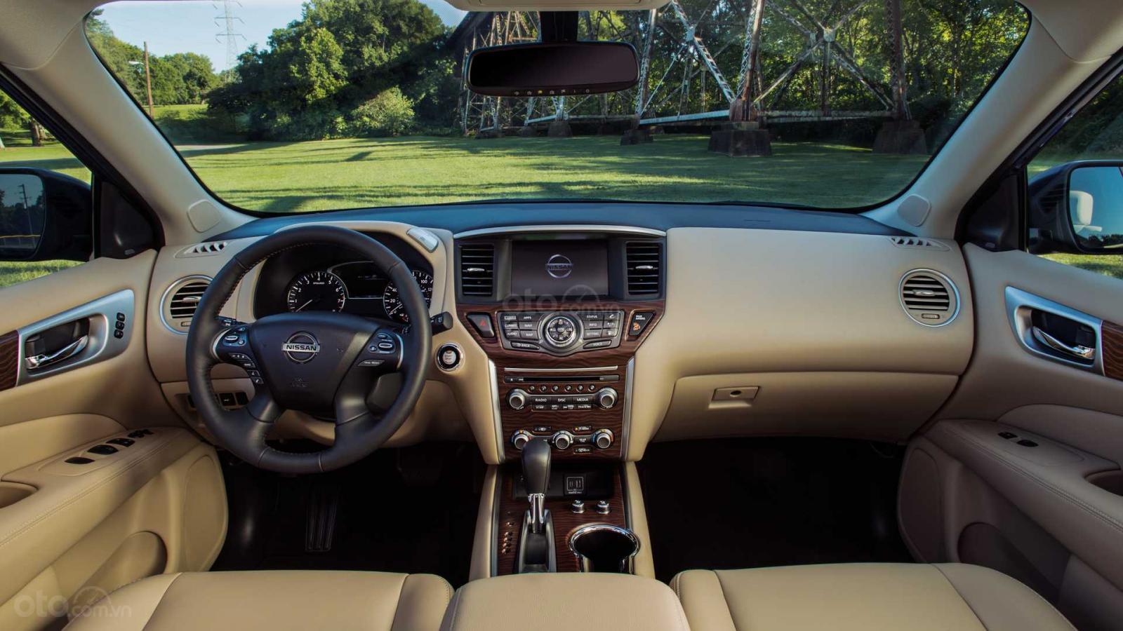 Nissan Pathfinder 2020 vẫn có nội thất có phần hoài cổ