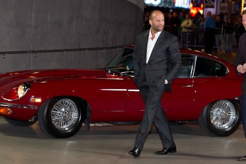 Chiếc Jaguar E-type cùng Jason Statham xuất hiện tại lễ ra mắt phim Sát thủ thợ máy (The Mechanic-2011).