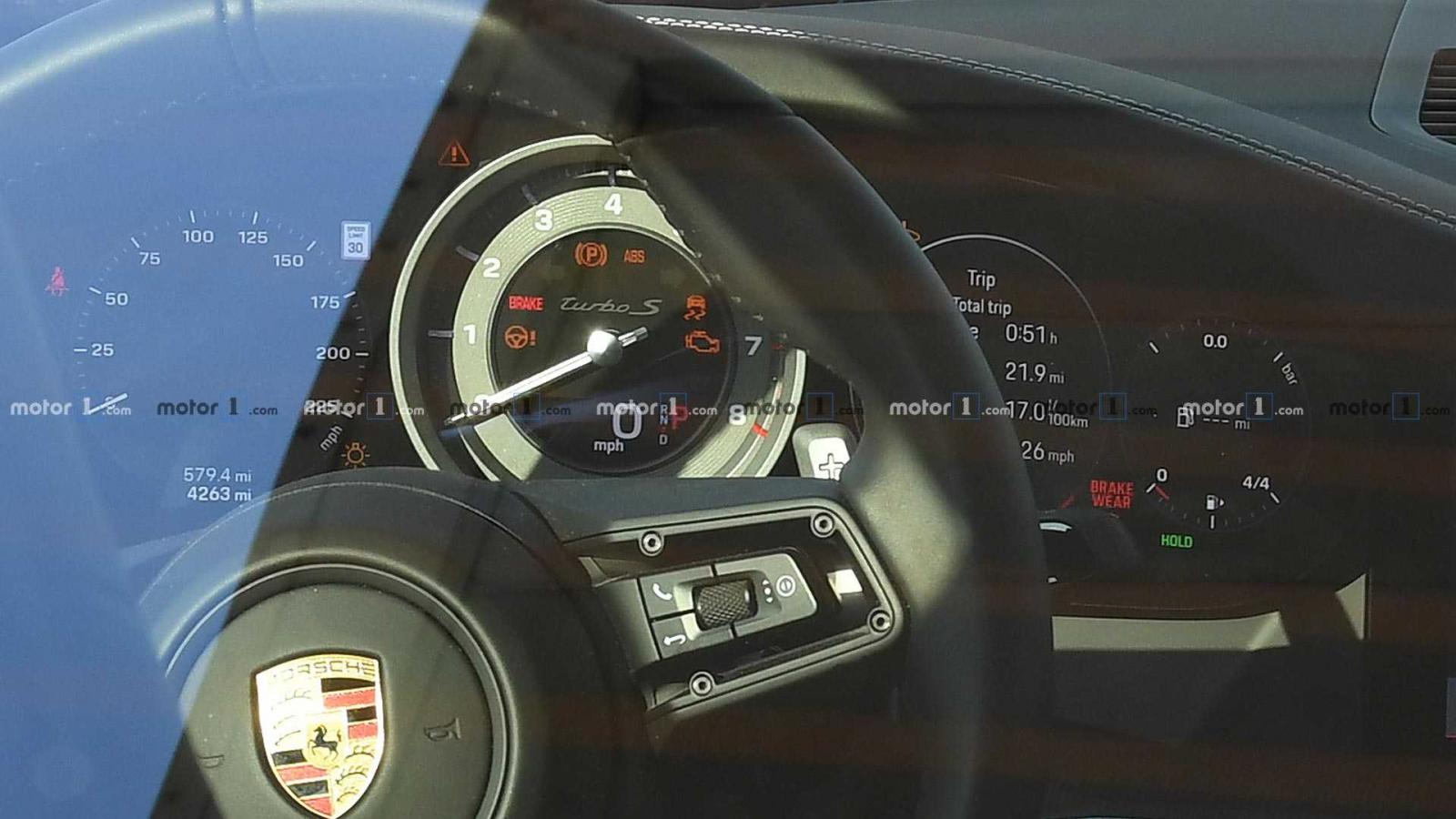 Lộ diện bức ảnh nội thất đầu tiên của Porsche 911 Turbo.