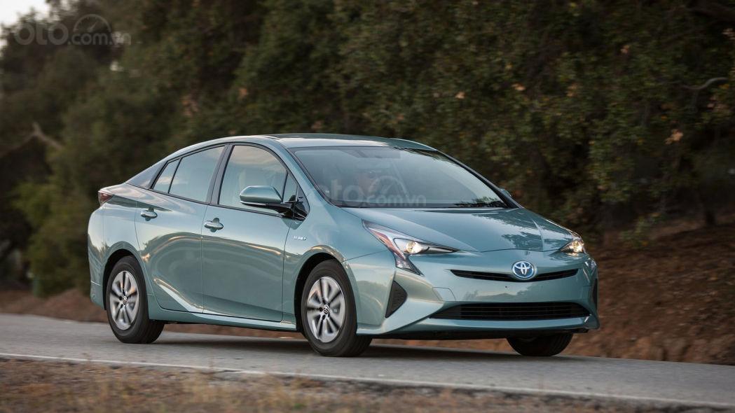 Top 10 mẫu xe người dùng chạy nhiều nhất trong 1 năm - Toyota Prius tung tăng lăn bánh