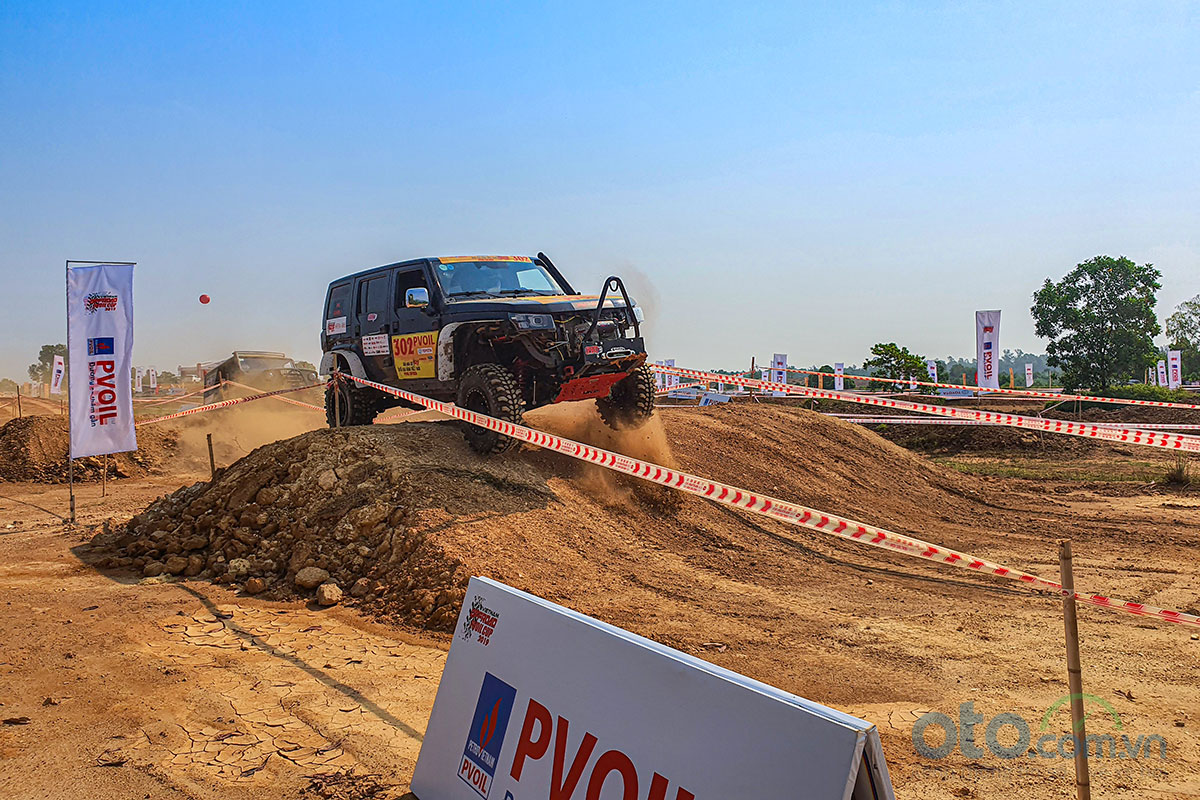 Màn song đấu tại đường thi số 2 của giải đua ô tô địa hình PVOil VOC 2019 1.