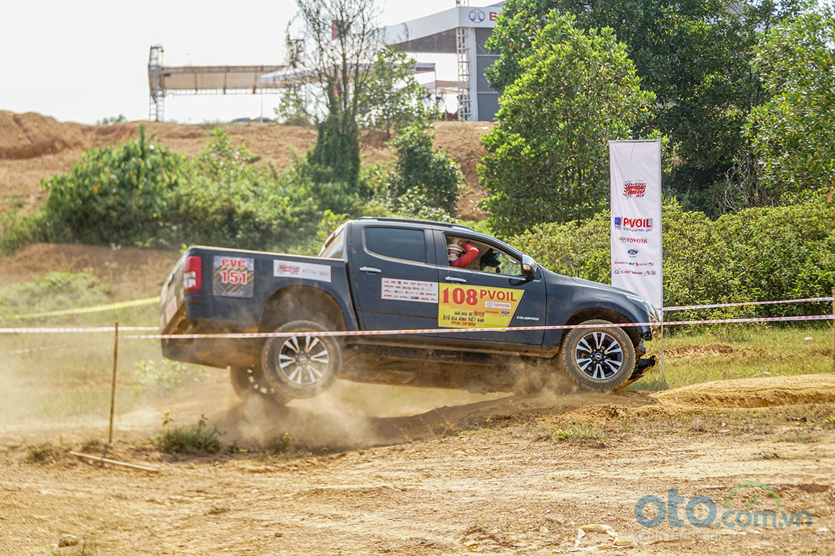 Màn song đấu tại đường thi số 2 của giải đua ô tô địa hình PVOil VOC 2019 2.