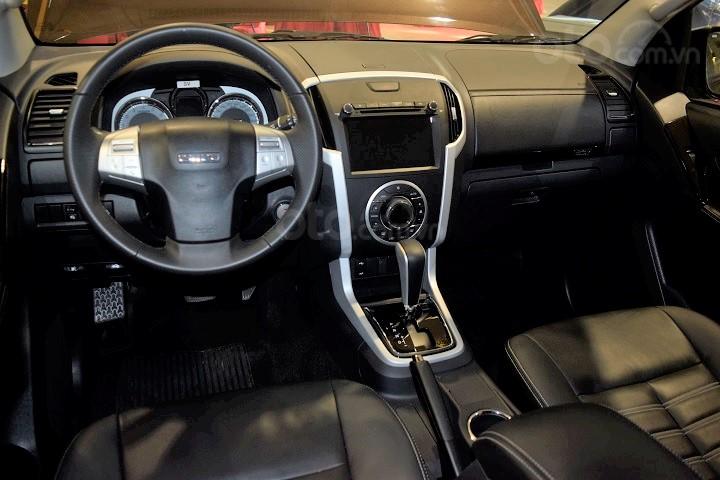 Isuzu MU-X Boondock nội thất khá quen thuộc