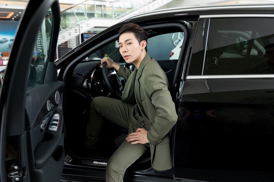 Erik chính thức gia nhập hội sao chơi xe Mercedes-Benz tại Việt Nam Hội sao chơi xe Mercedes-Benz tại Việt Nam