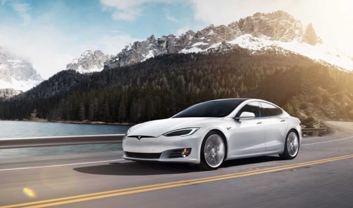 Tesla Model S Long Range.