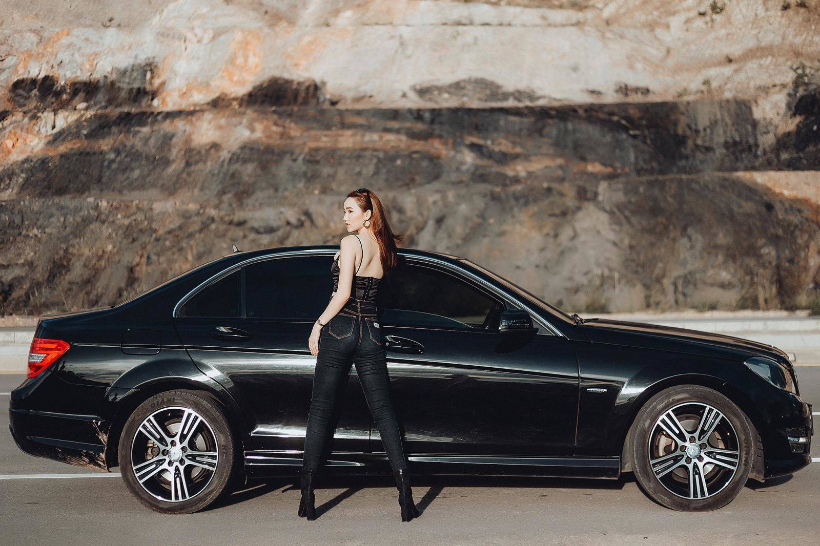 Ngẩn ngơ ngắm người đẹp mơ màng bên Mercedes C300 - Ảnh 6.