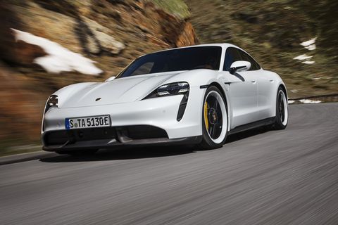 Porsche Taycan Turbo S là đối thủ thực sự đầu tiên của Tesla Model S.