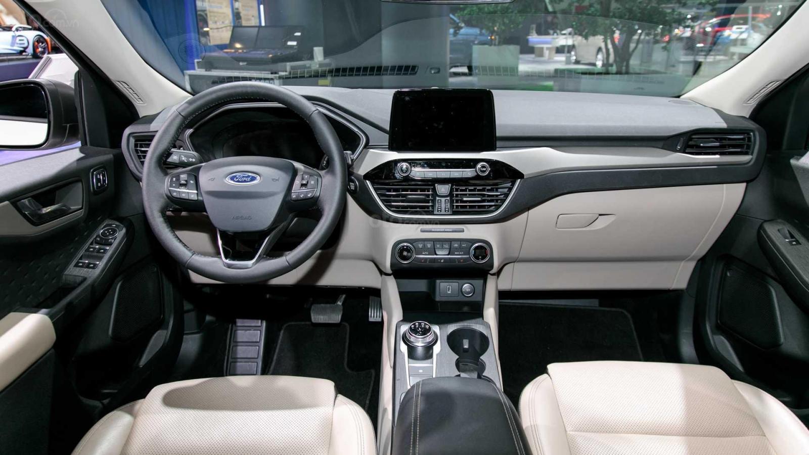Ford Escape 2020 nhận đặt cọc, lộ phiên bản động cơ tại Việt Nam a3