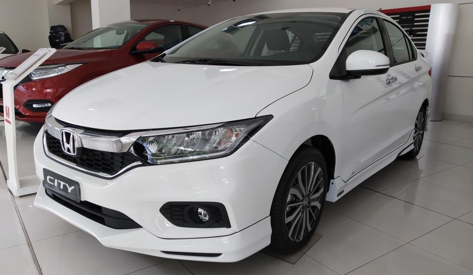 So sánh xe Kia Soluto 2019 với Honda City 2019 a2