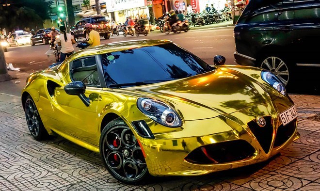 Alfa Romeo 4C Launch Edition độc dán decal vàng Alfa Romeo 4C Launch Edition