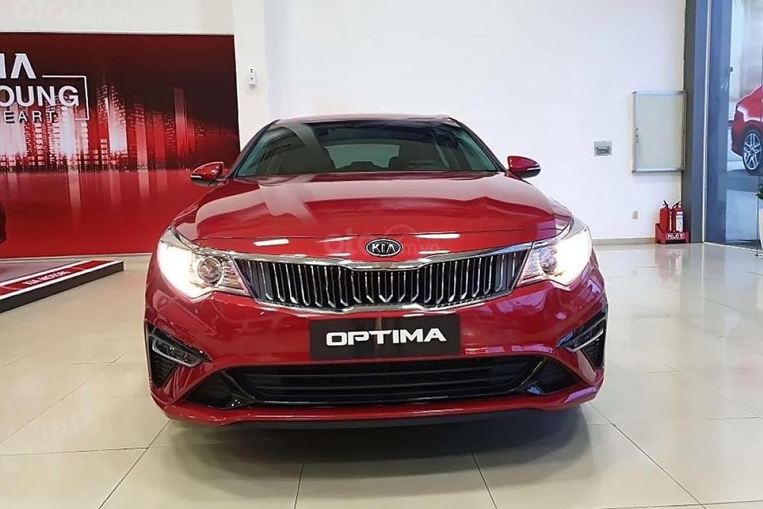 So sánh xe Kia Optima 2019 và Toyota Corolla Altis 2019 về thiết kế đầu xe 1