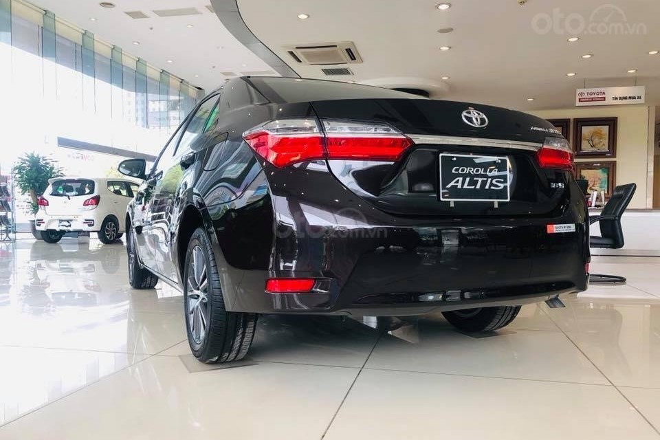 So sánh xe Kia Optima 2019 và Toyota Corolla Altis 2019 về đuôi xe a3