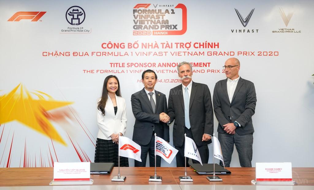 Đại diện của VinFast và Fomula One Group ký hợp tác.