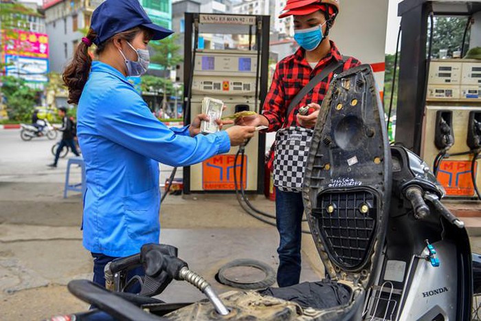 15h chiều nay, giá xăng quay đầu giảm nhẹ a1