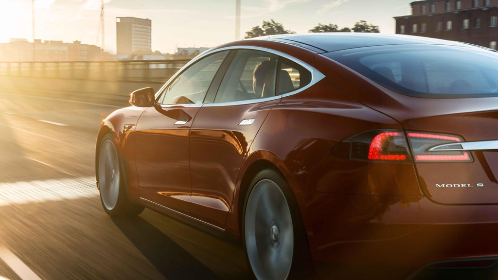 Chế độ tăng tốc trên Tesla Model S.