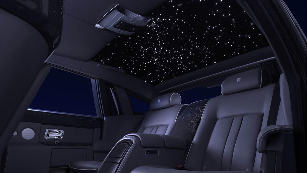 Trần xe bầu trời sao của Rolls-Royce Phantom.