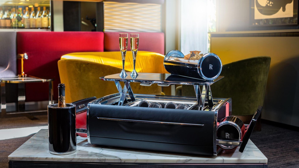 Khay đồ uống của Rolls-Royce.