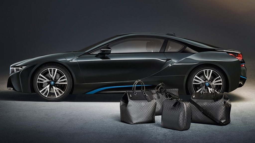Túi đựng hành lý Louis Vuitton trên BMW i8.