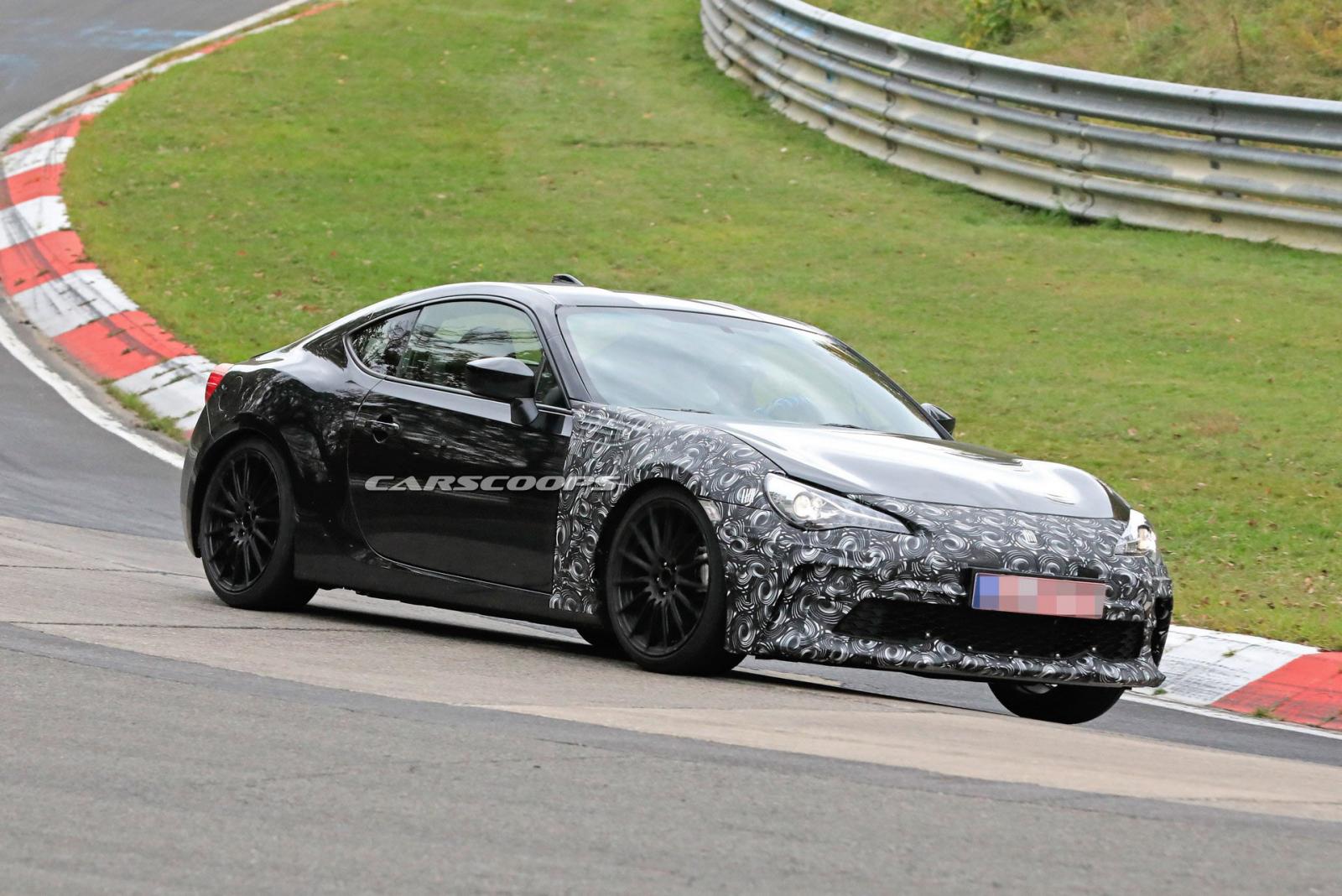 Subaru BRZ 2020 vẫn sử dụng động cơ boxer bốn xy-lanh 2.0 lít.