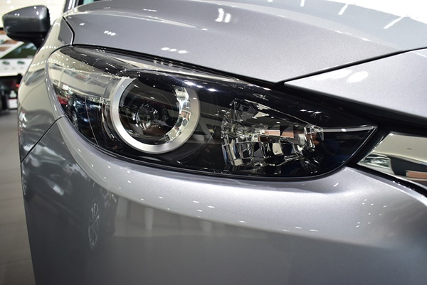 Đèn Halogen tự động trên Mazda 3 phiên bản 1.5L Đèn Halogen tự động trên Mazda 3 phiên bản 1.5L