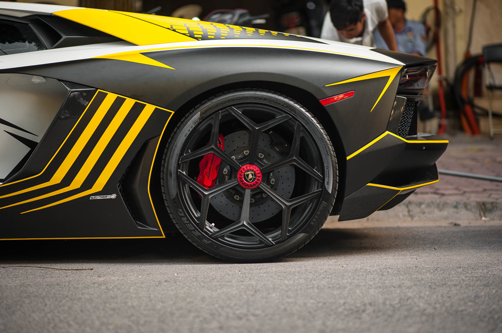 Bản độ Lamborghini Aventador đầu tiên tại Việt Nam dám thay đổi ống xả 6 Bản độ Lamborghini Aventador đầu tiên tại Việt Nam dám thay đổi ống xả a6
