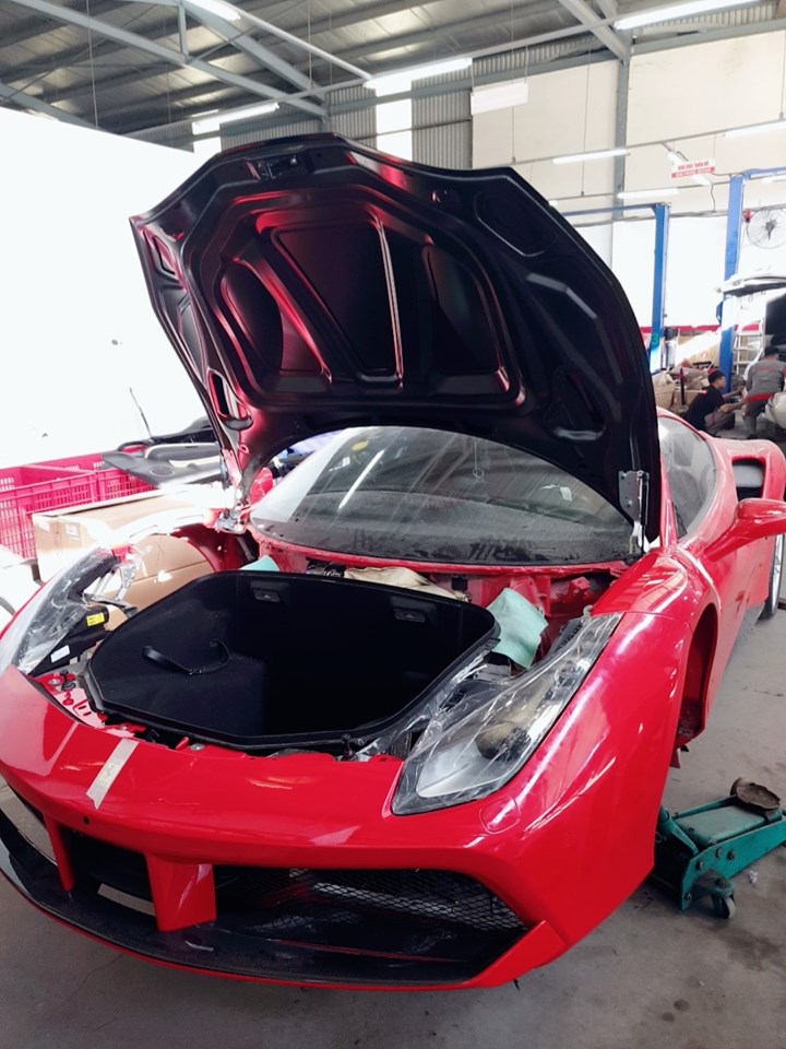 Chiếc xe “ngựa hoang” Ferrari 488 GTB của Tuấn Hưng “tái sinh” sau 1 năm gặp tai nạn .