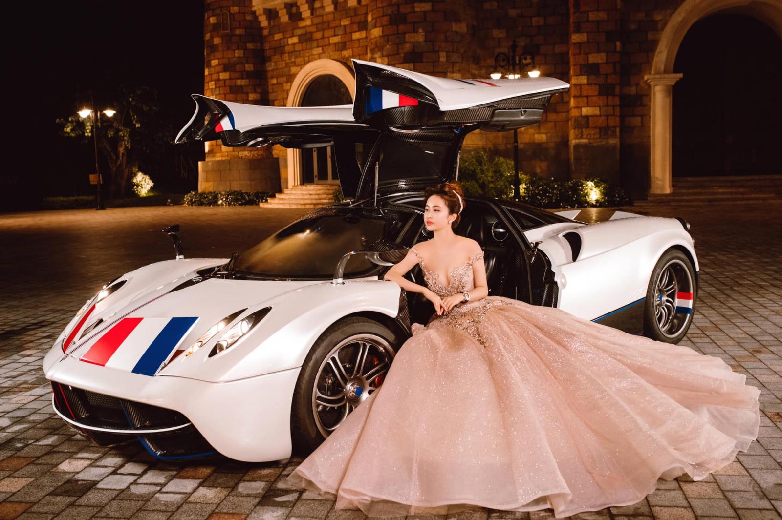 Vợ hai Minh Nhựa e ấp bên Pagani Huayra.