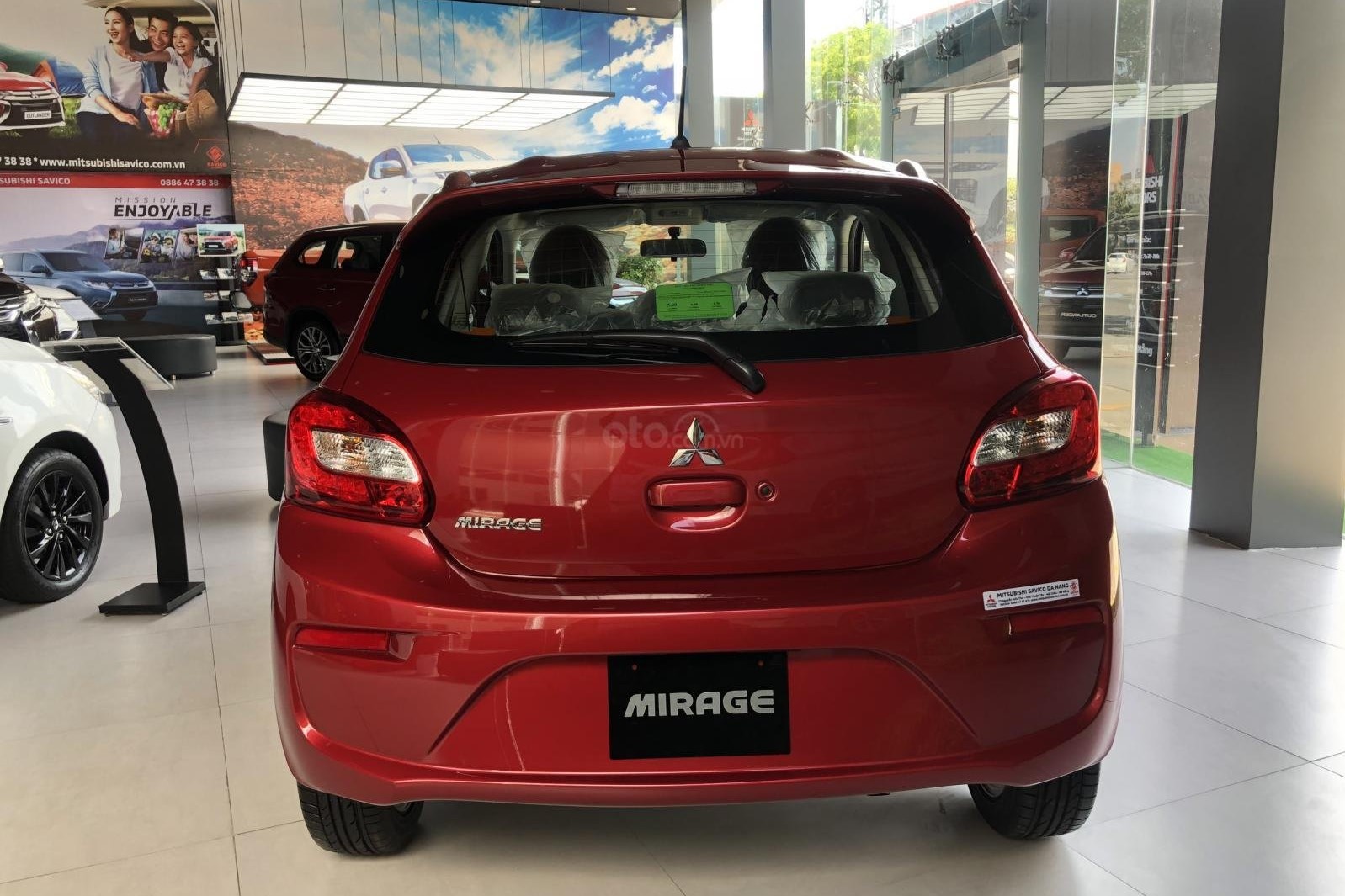 So sánh Toyota Wigo 2019 và Mitsubishi Mirage 2019 về thiết kế đuôi xe. So sánh Toyota Wigo 2019 và Mitsubishi Mirage 2019 về thiết kế đuôi xe a2
