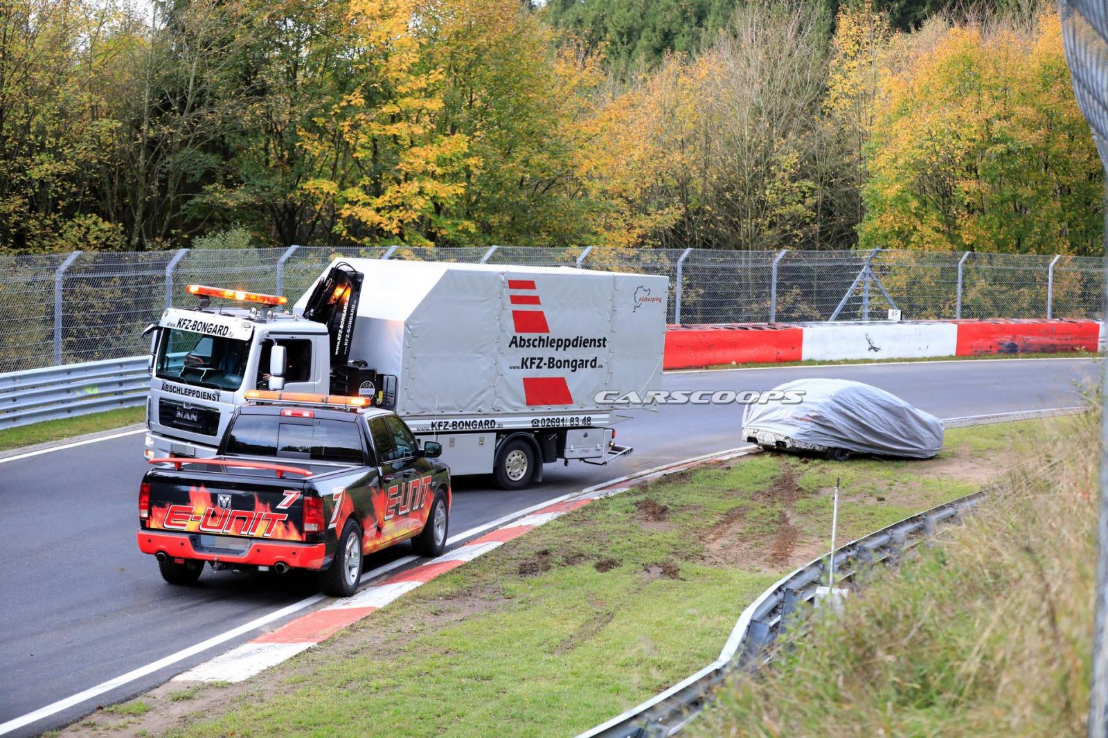 BMW M3 2020 và Porsche 911 GT3 gặp tai nạn khi chạy thử tại Nürburgring.