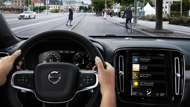 Vô lăng bọc da tinh tế trên Volvo XC40 Vô lăng bọc da tinh tế trên Volvo XC40