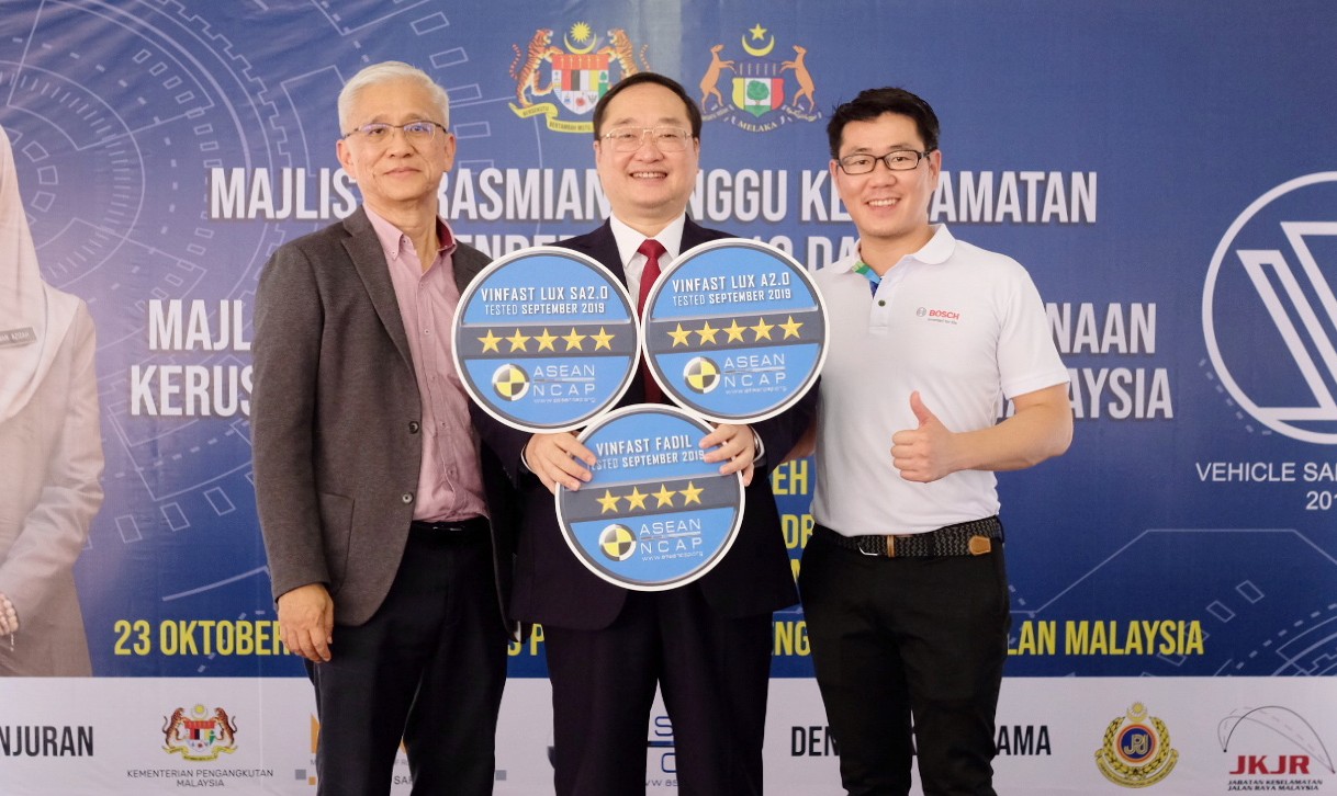 [VMS 2019] VinFast LUX SA2.0 và LUX A2.0 đạt an toàn 5 sao, song hành cùng người Việt tại VMS 2019 a2