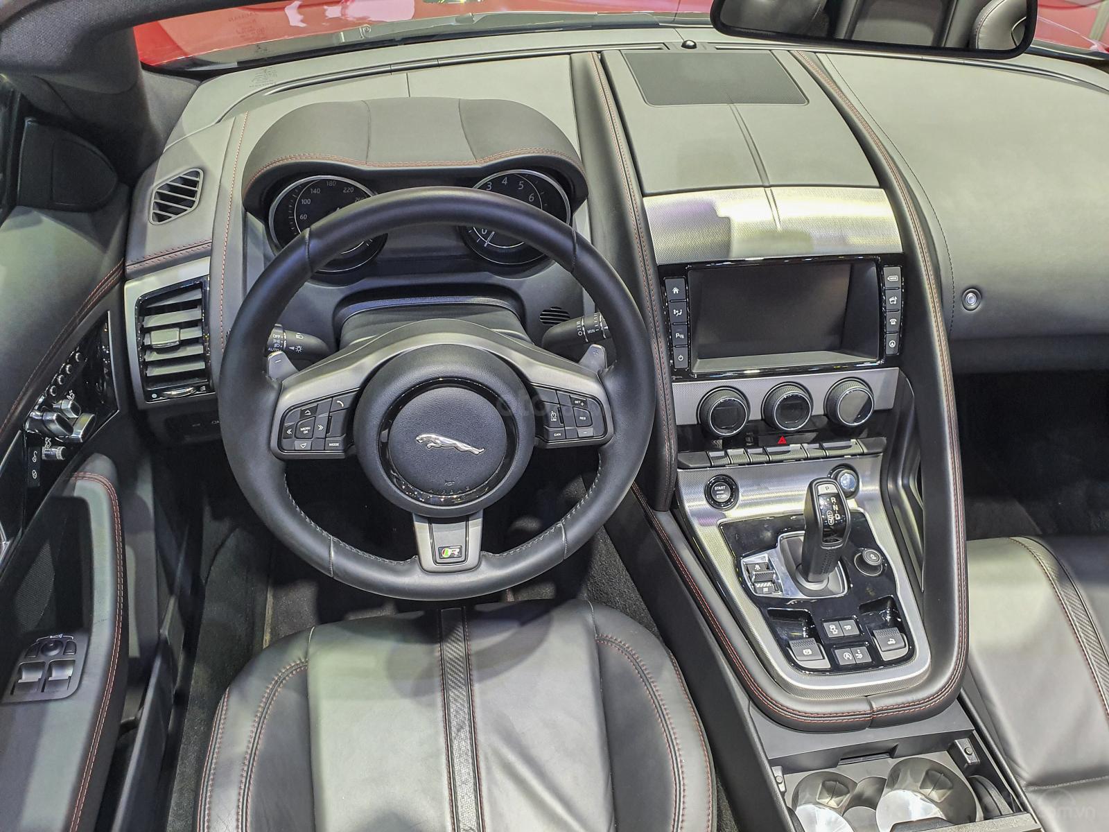 [VMS 2019] Jaguar F-Type R Convertible giá hơn 13 tỷ đồng xuất hiện nổi bật tại gian hàng "báo gấm" - Ảnh 8.