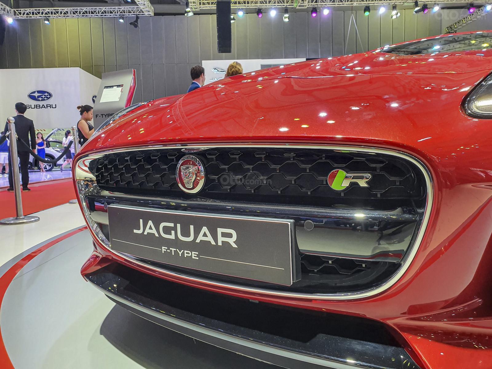 [VMS 2019] Jaguar F-Type R Convertible giá hơn 13 tỷ đồng xuất hiện nổi bật tại gian hàng "báo gấm" - Ảnh 2.