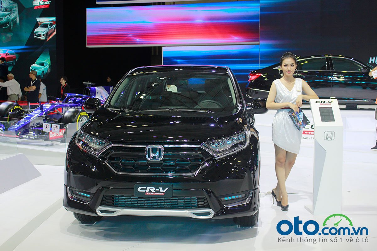Người đẹp và xe tại triển lãm ô tô Việt Nam VMS 2019 A14