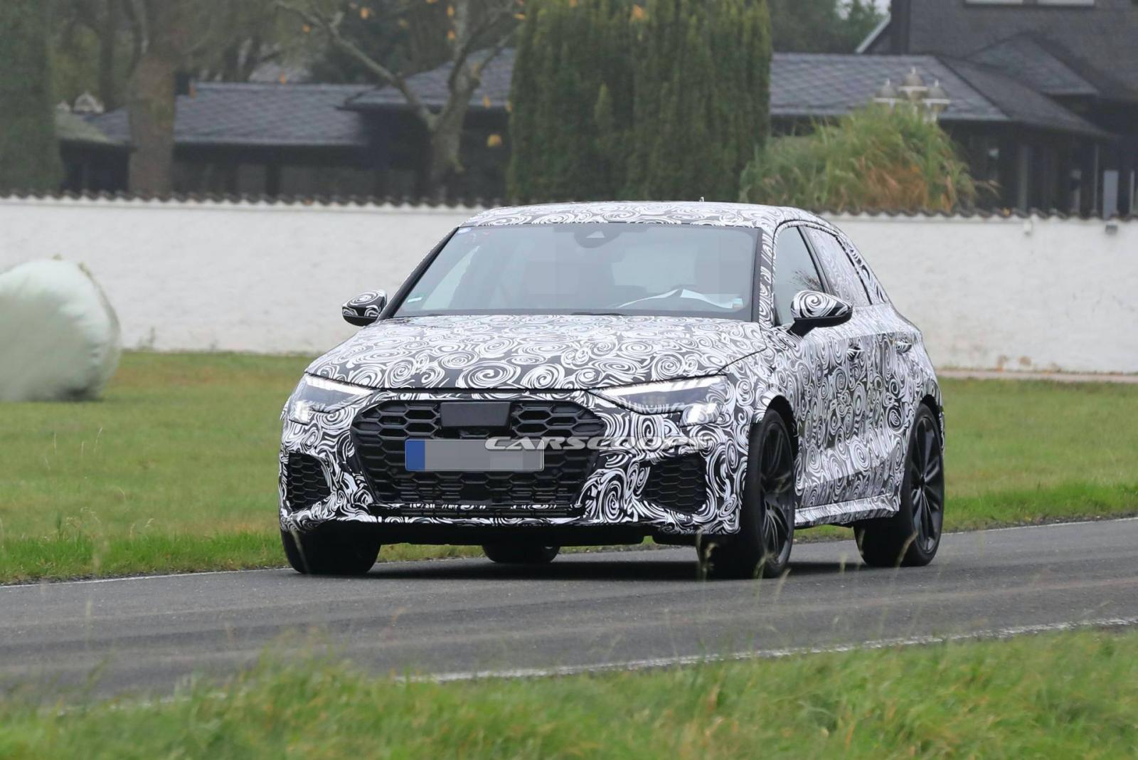 Audi RS3 Sportback 2021 ngụy trang chạy thử.