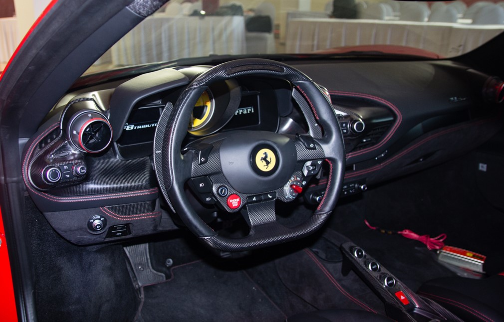 "Soi" chiếc Ferrari F8 Tributo đầu tiên đặt chân đến Việt Nam 20 "Soi" chiếc Ferrari F8 Tributo đầu tiên đặt chân đến Việt Nam a20