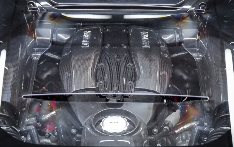 "Soi" chiếc Ferrari F8 Tributo đầu tiên đặt chân đến Việt Nam 10 "Soi" chiếc Ferrari F8 Tributo đầu tiên đặt chân đến Việt Nam a10