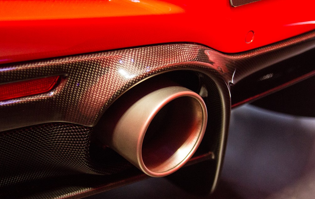 "Soi" chiếc Ferrari F8 Tributo đầu tiên đặt chân đến Việt Nam 27 "Soi" chiếc Ferrari F8 Tributo đầu tiên đặt chân đến Việt Nam a27