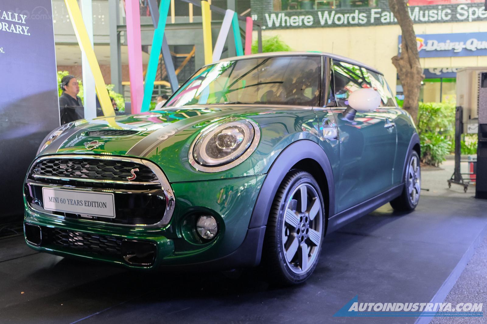 Bản đặc biệt Mini Cooper S 60 Years Edition 2020 chào khách giá 1,4 tỷ đồng
