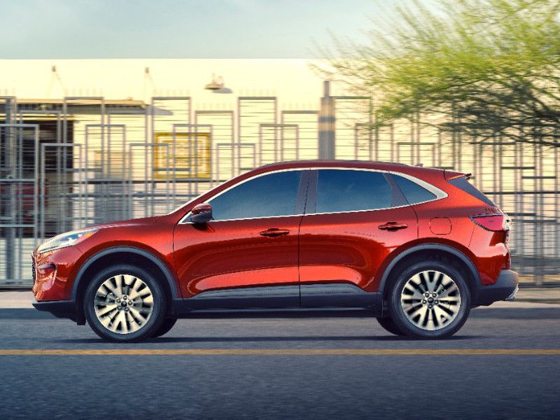 Ford Escape Hybrid 2020 có mức nhiên liệu tiêu thụ đạt 5.9L/100km.