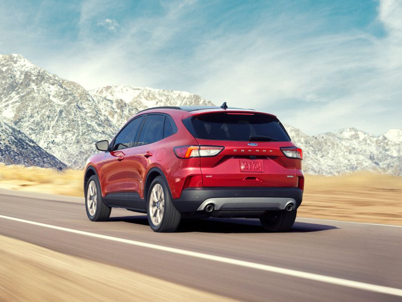 Động cơ Hybrid là trang bị tiêu chuẩn của SE Sport và Titanium.