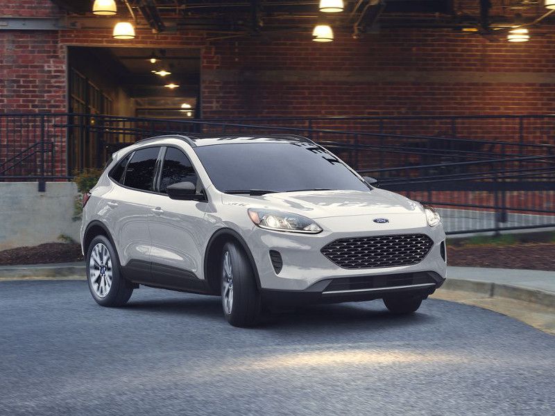 Ford Escape Hybrid 2020 có chức năng đỗ xe tự động.