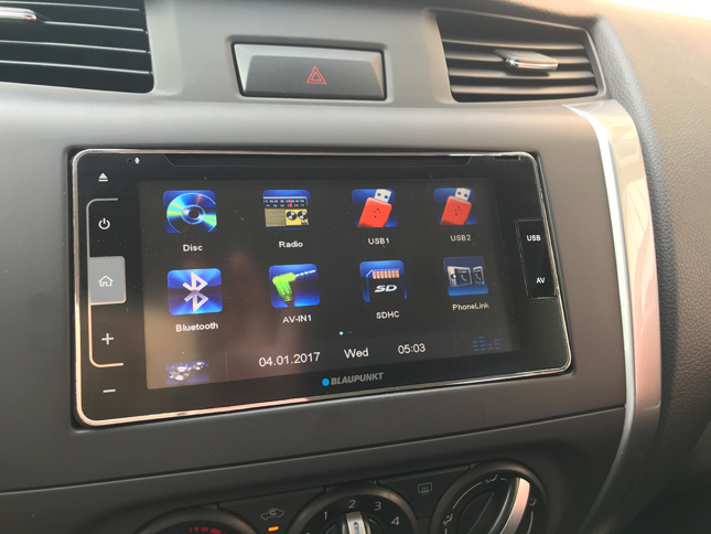 Tiện nghi trên Nissan Terra trang bị ở mức vừa đủ Tiện nghi trên Nissan Terra trang bị ở mức vừa đủ