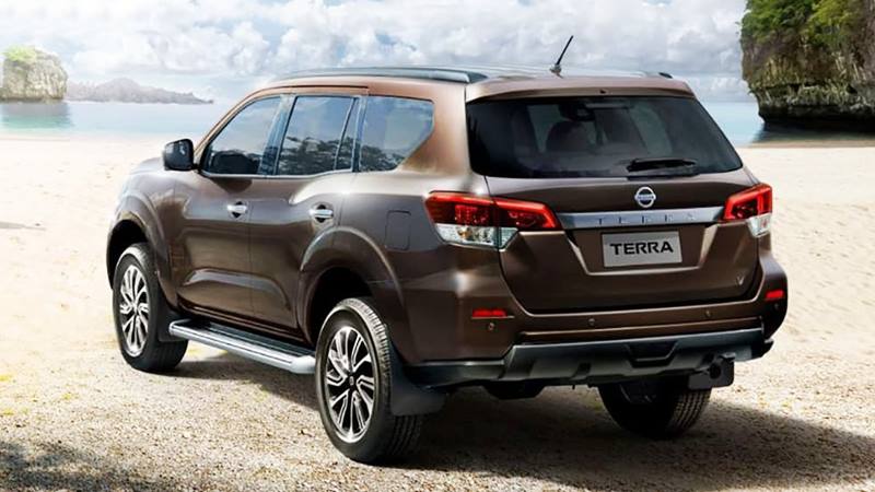 Đuôi xe Nissan Terra ấn tượng với đèn hậu LED dạng chữ L nằm ngang Đuôi xe Nissan Terra ấn tượng với đèn hậu LED dạng chữ L nằm ngang