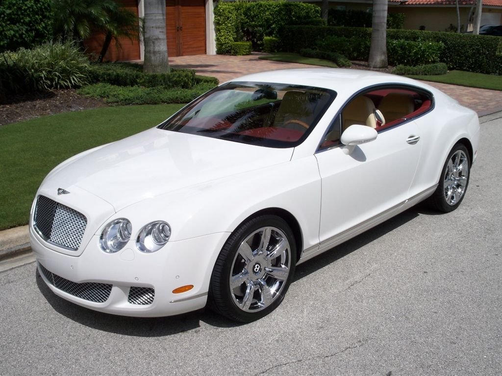 Bentley Continental GT hiếm hoi màu trắng 