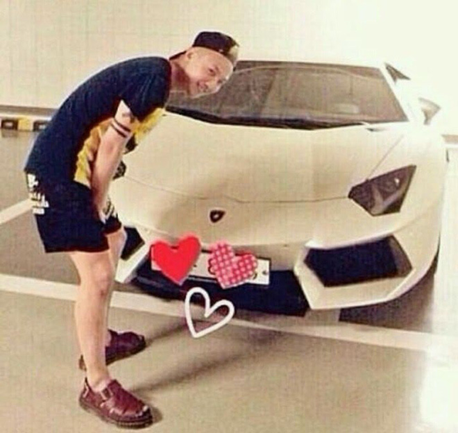 Lamborghini Aventador màu trắng 